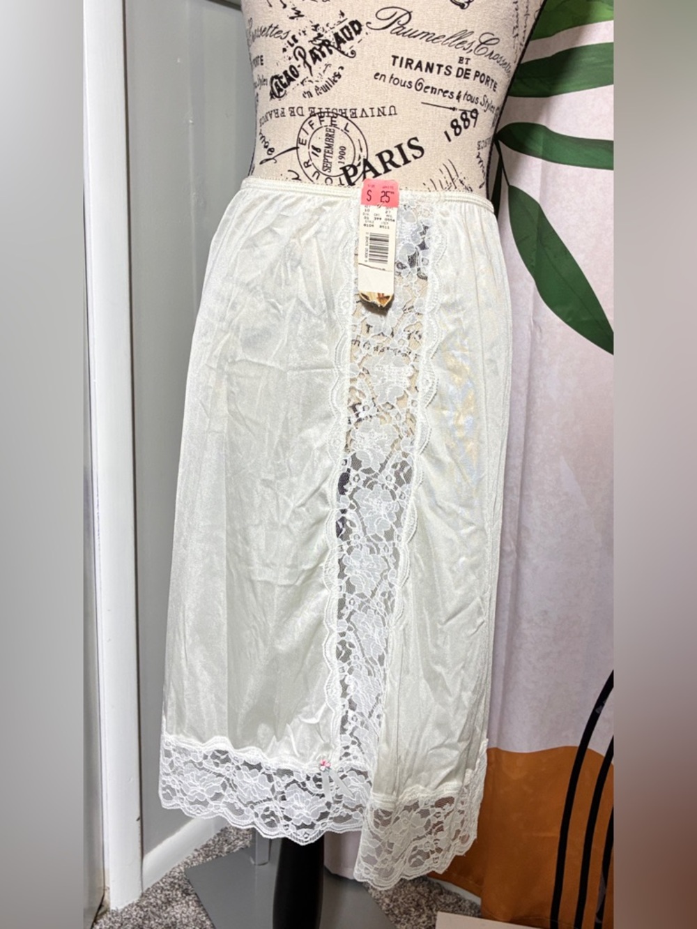 Vintage Lingerie Satin Slip Skirt Cream w Lace Trim w/Embroidered Pink Accemt